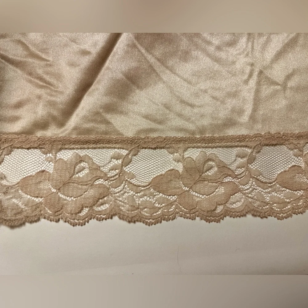 Vintage Deena Beige Cream Feminine Slip with Lace Trim Skirt Made in USA Medium - Picture 3 of 7